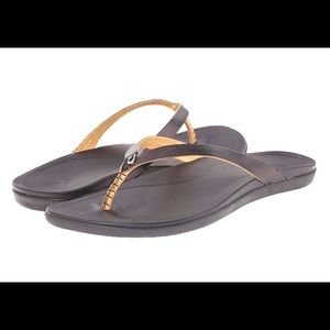 OluKai woman’s size 10 black leather flip flop
